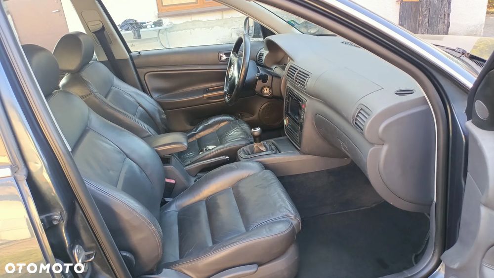 Volkswagen Passat 2.5 TDI 4Mot Highline - 25