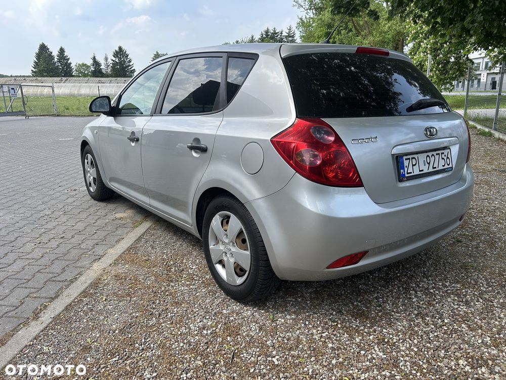 Kia Ceed - 4