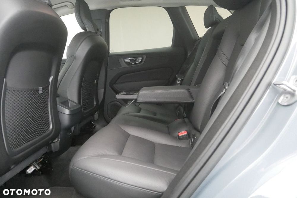 Volvo XC 60 B4 D Plus Dark - 15