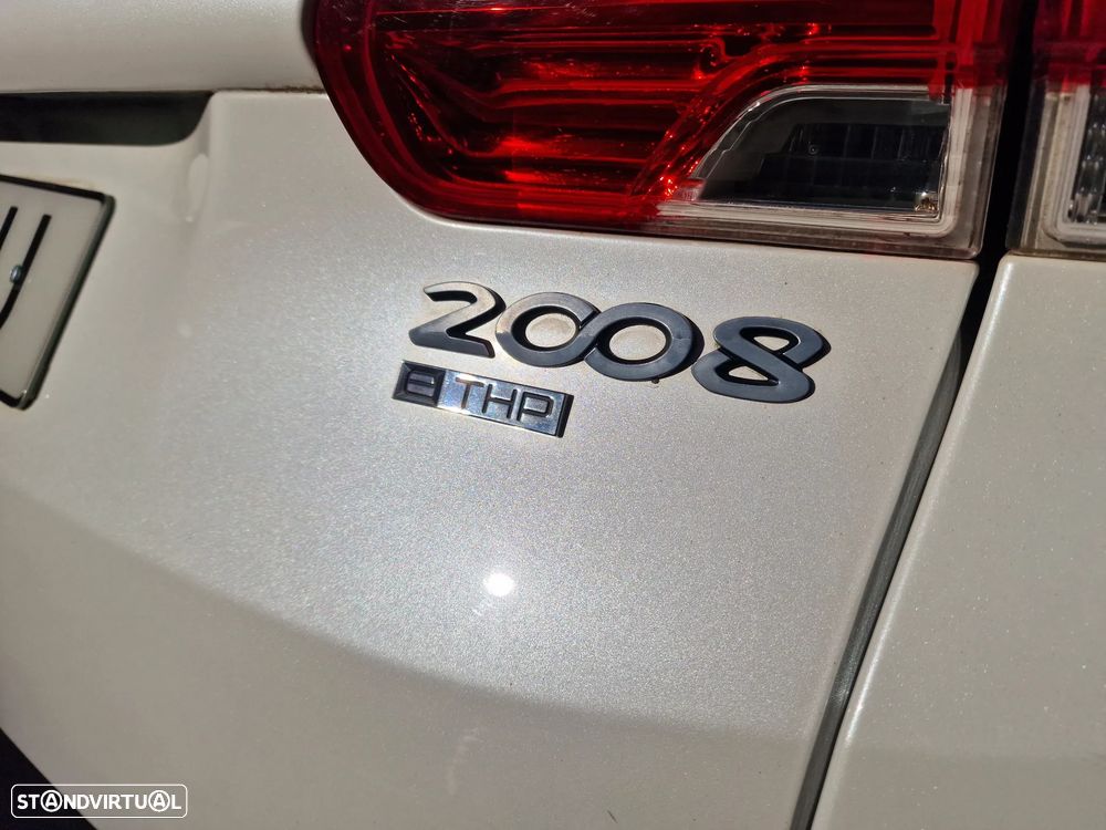 Peugeot 2008 1.2 PureTech Allure - 17