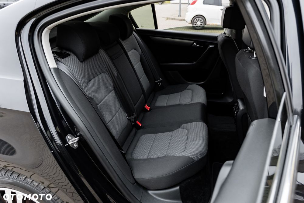 Volkswagen Passat - 7