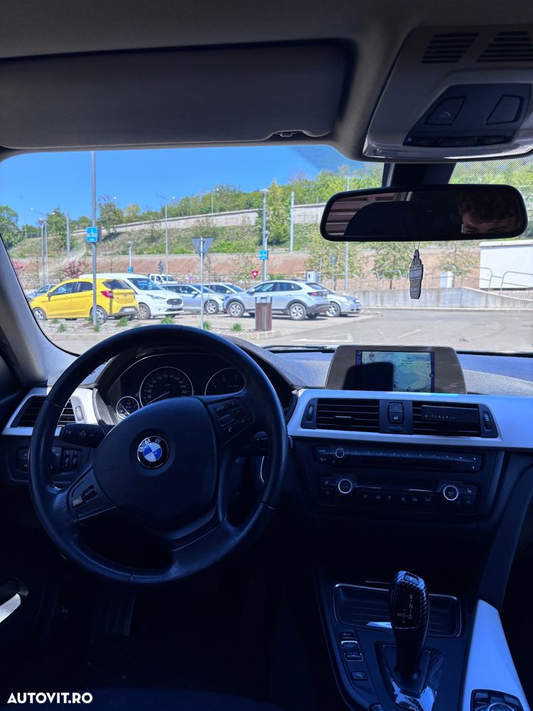 BMW Seria 3 320d Aut. - 8