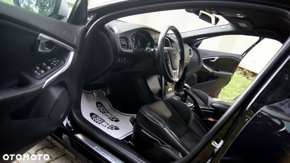 Volvo V40 T3 Drive-E R-Design Momentum - 29