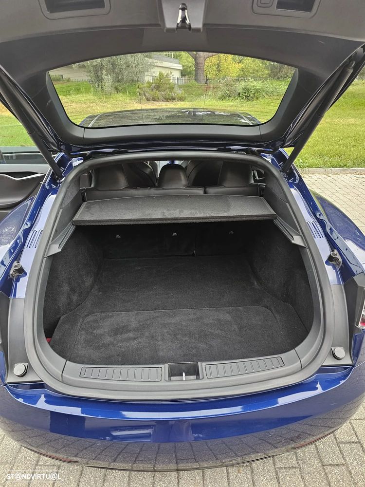 Tesla Model S - 8