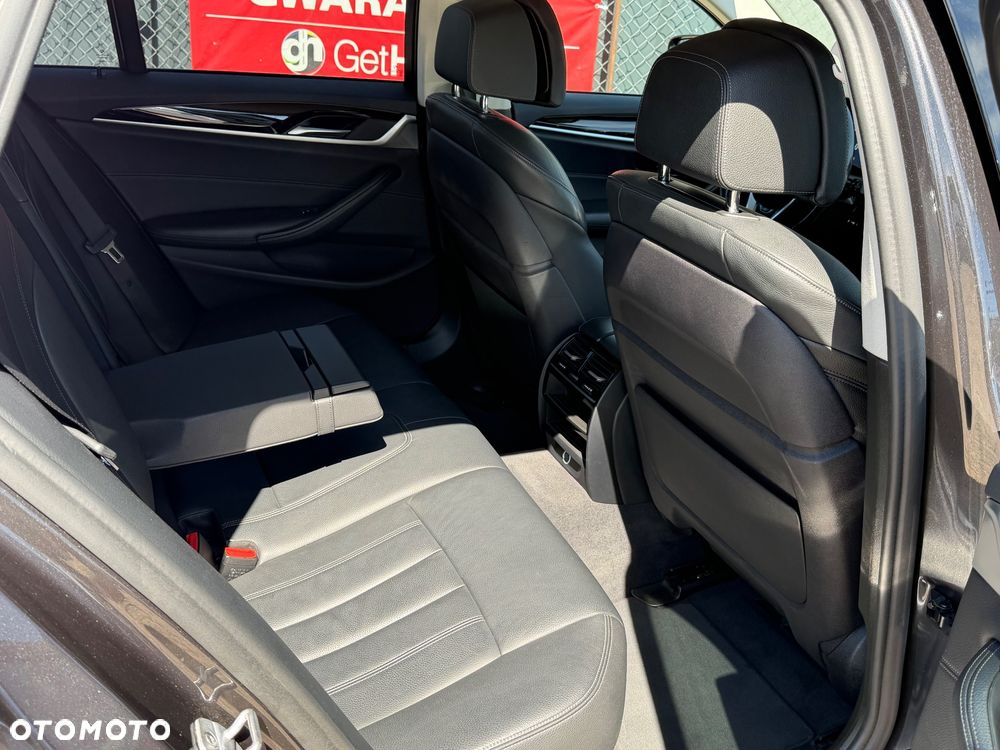BMW Seria 5 520d M Sport Edition - 11