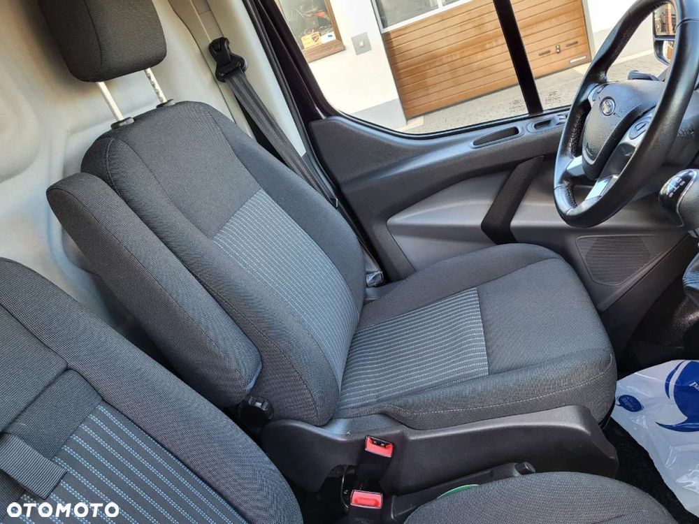 Ford Tourneo Custom - 24