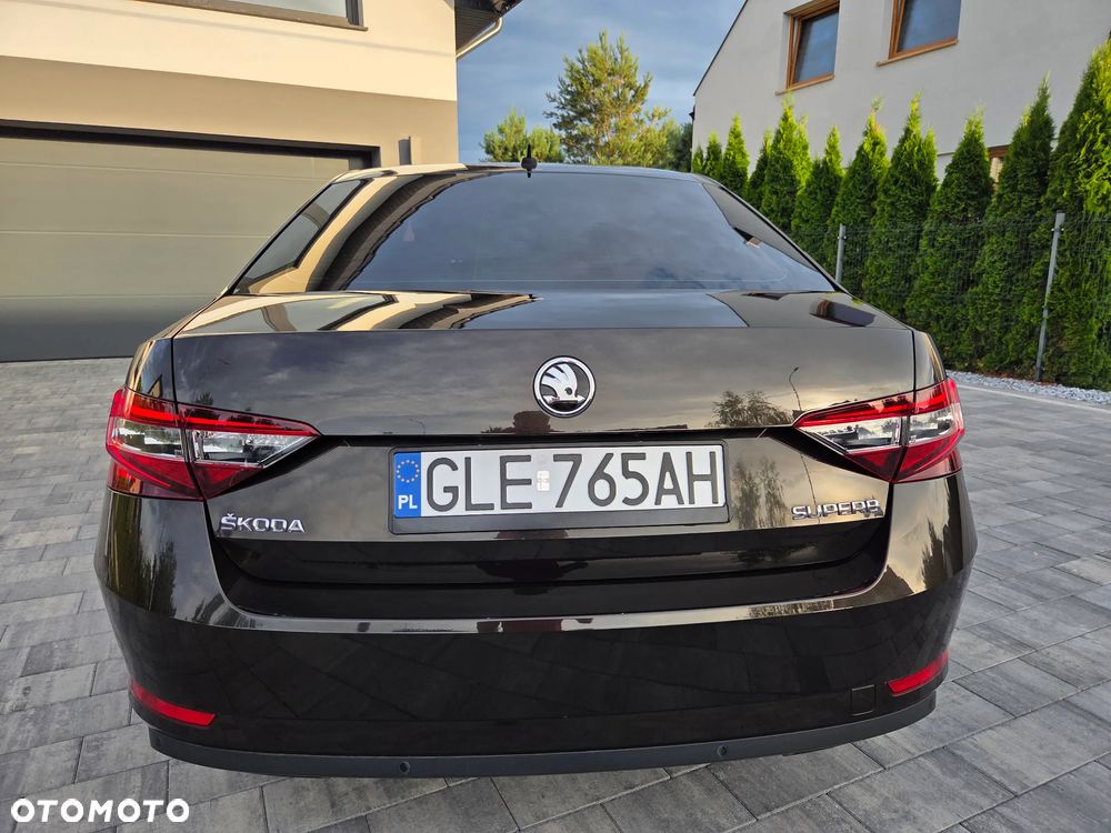 Skoda Superb 2.0 TDI DSG Premium Edition - 14