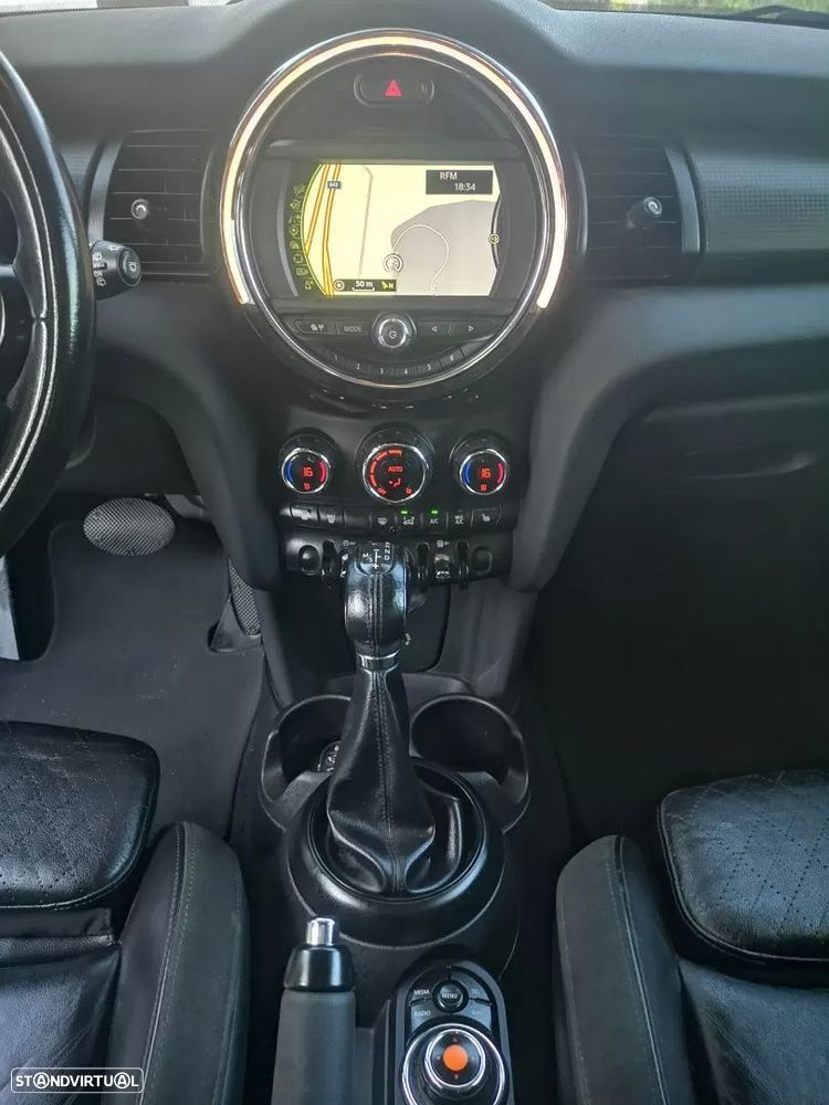 MINI 5 Portas Cooper D Auto - 12