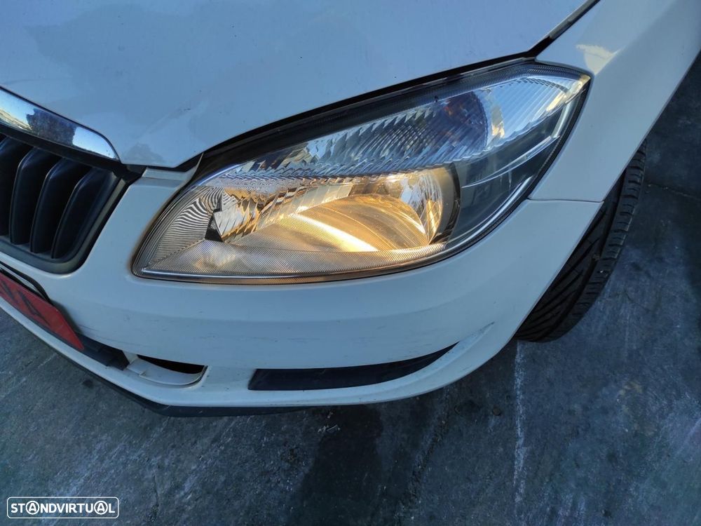 FAROL ESQUERDO SKODA ROOMSTER 5J7 - 1