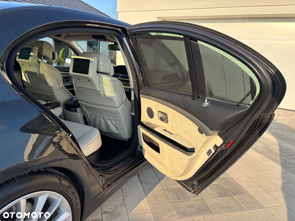 BMW Seria 7 745d - 24
