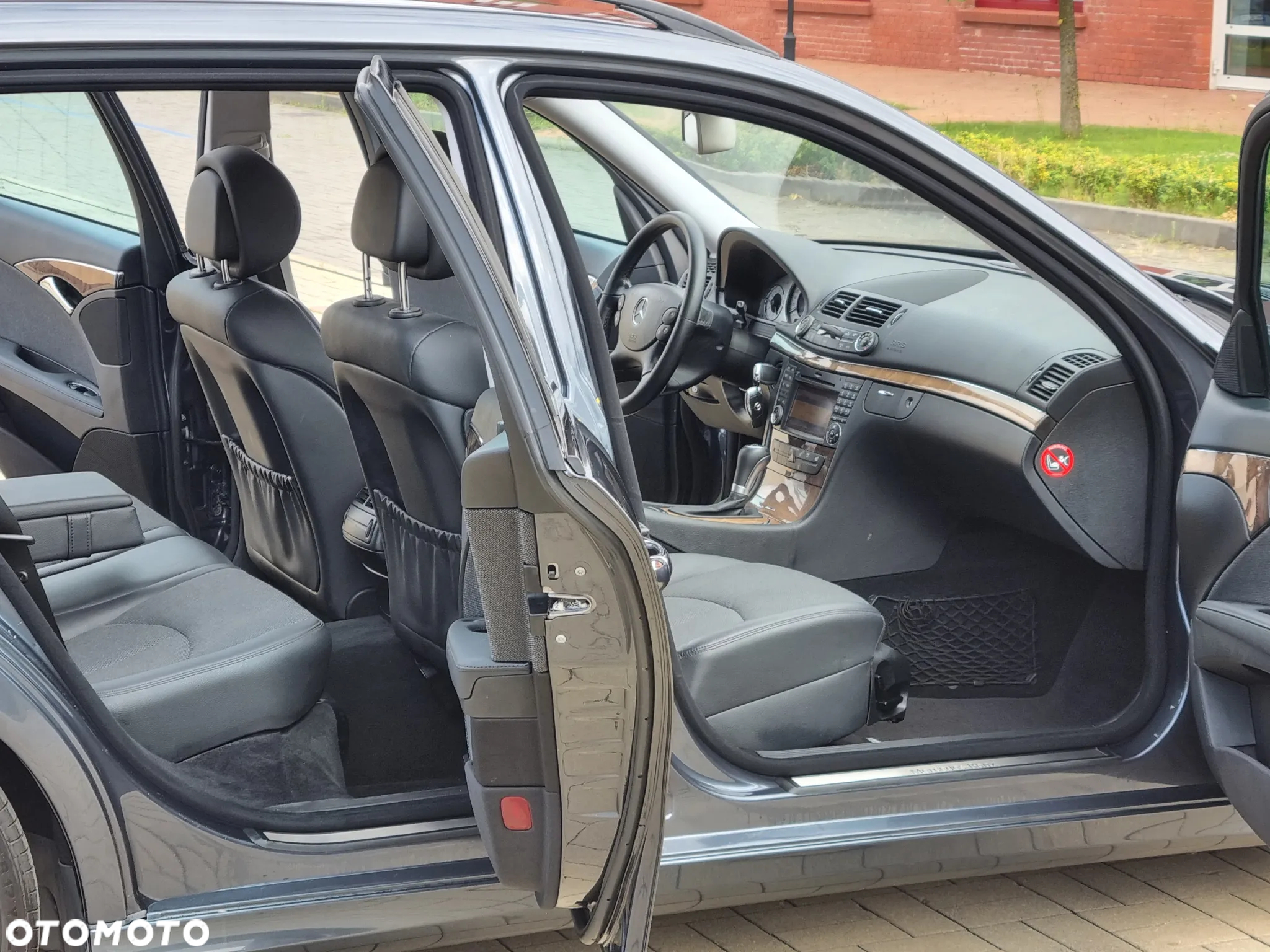 Mercedes-Benz Klasa E 200 T BlueEFFICIENCY 7G-TRONIC Avantgarde - 15