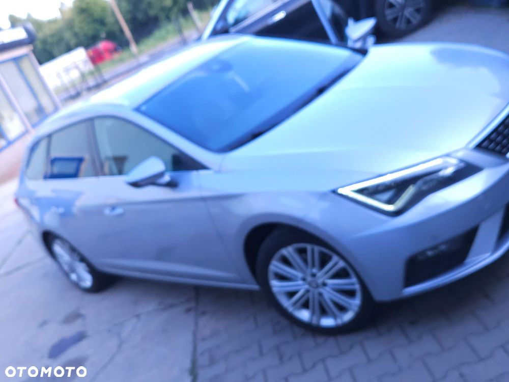 Seat Leon 1.5 eTSI Xcellence DSG - 2