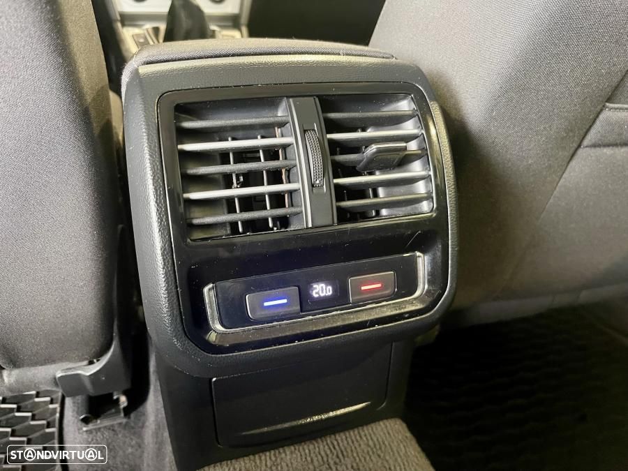 VW Passat Variant 1.6 TDI BlueMotion - 23