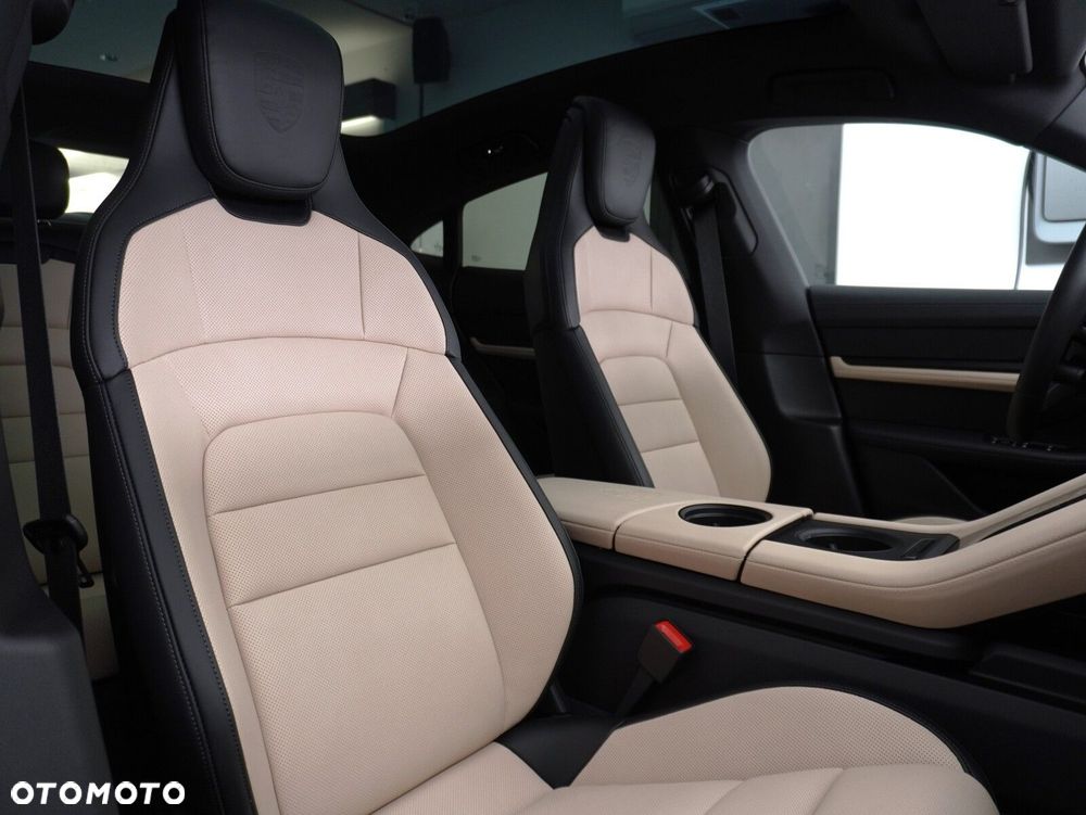 Porsche Taycan 105kWh 4S Black Edition - 34