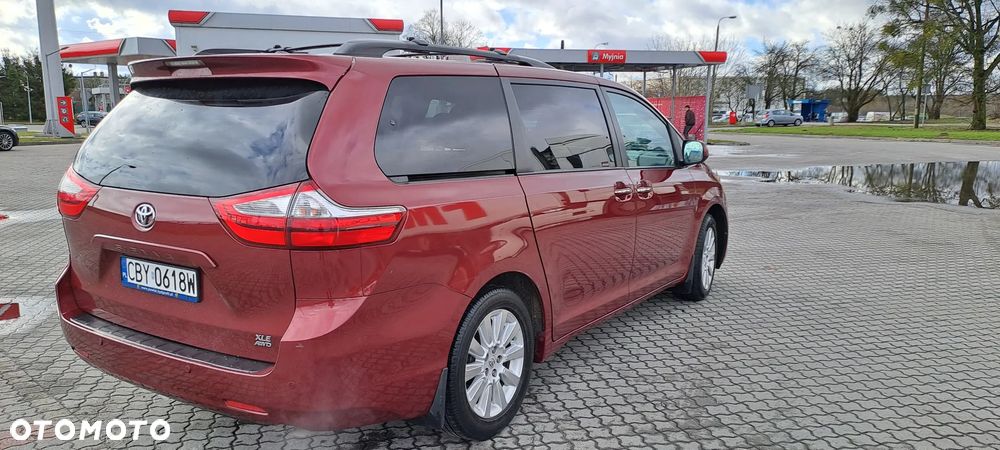 Toyota Sienna 3.5 XLE AWD - 2