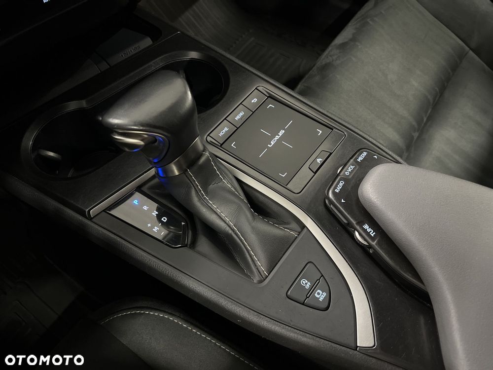 Lexus UX 200 GPF Business Edition 2WD - 29