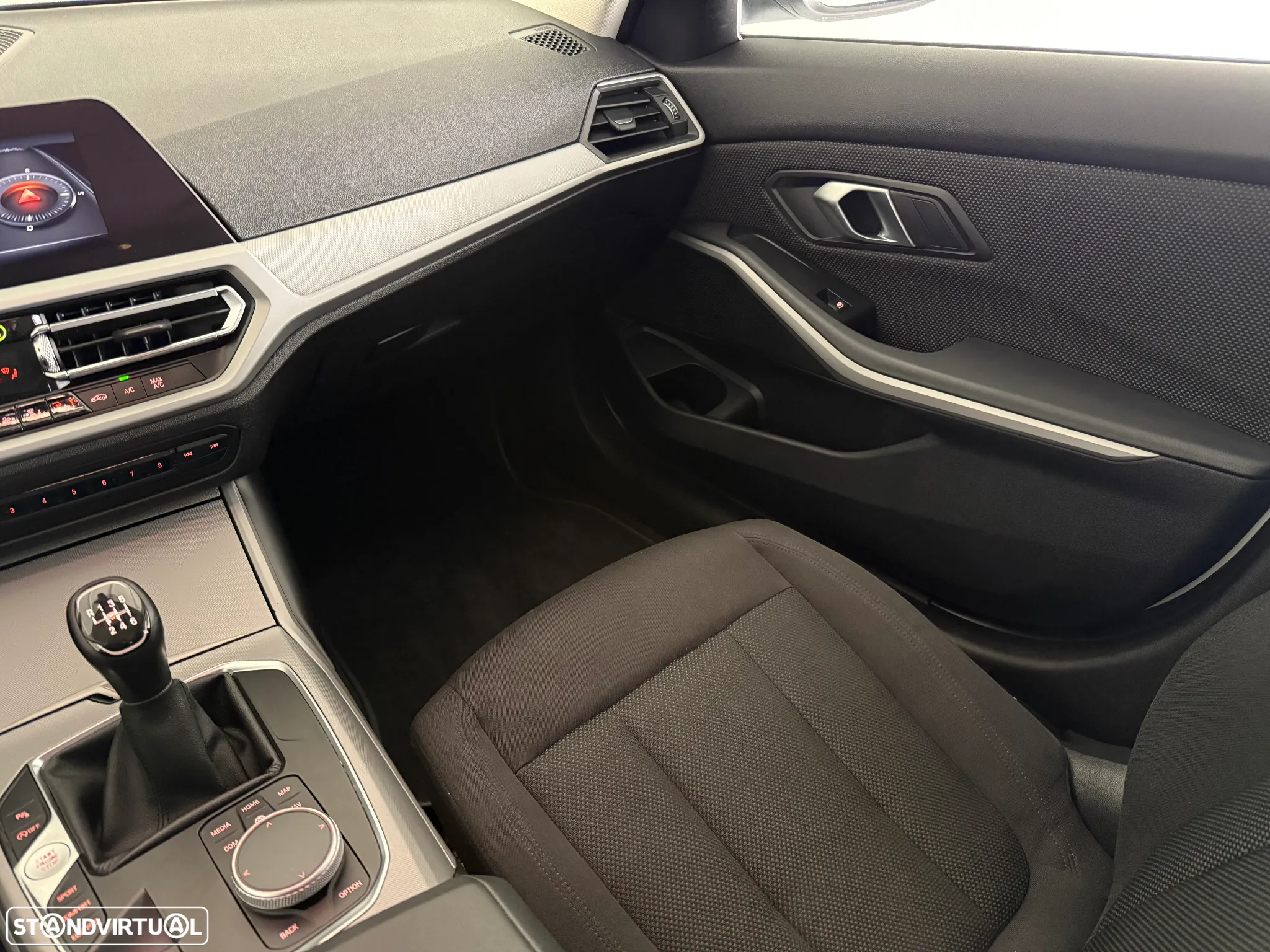BMW 318 d Touring - 16