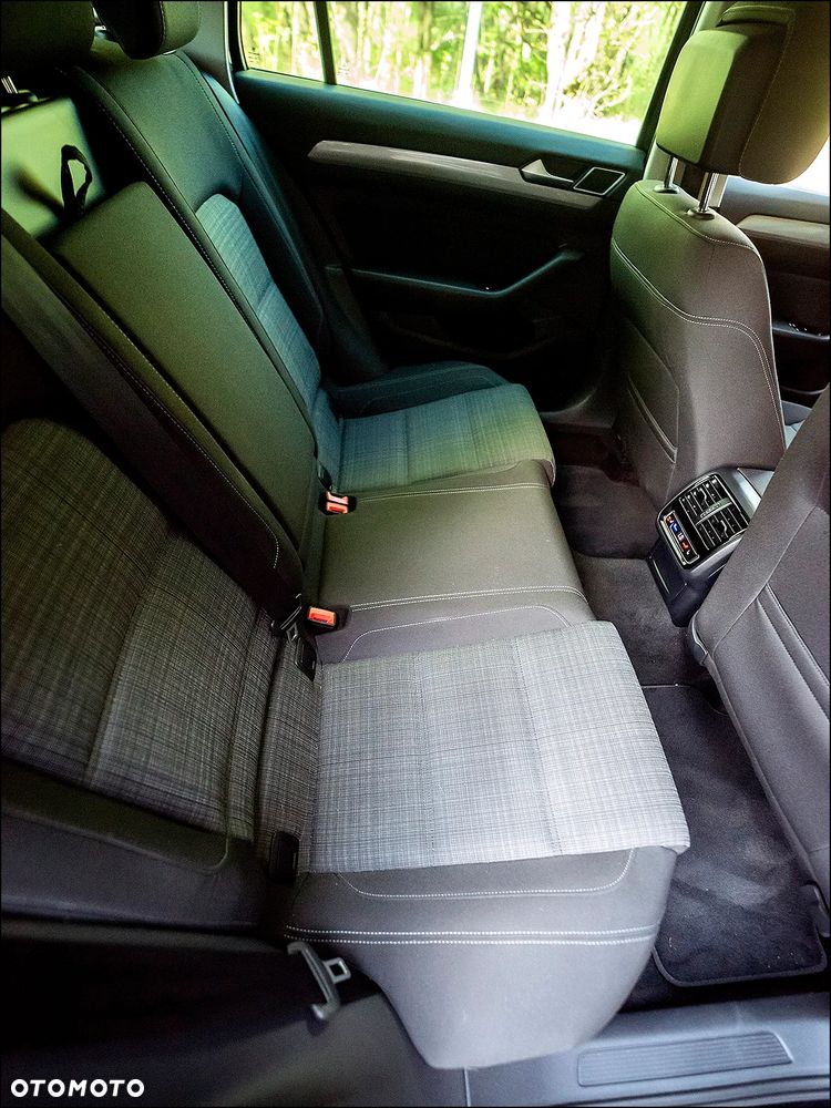 Volkswagen Passat - 35