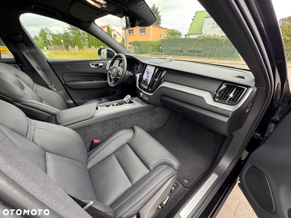 Volvo XC 60 T8 AWD Ultra Black Edition - 24