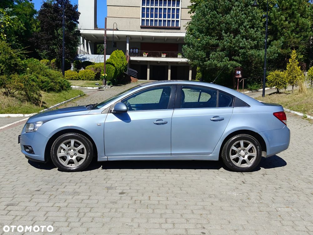 Chevrolet Cruze 2.0 LS - 32