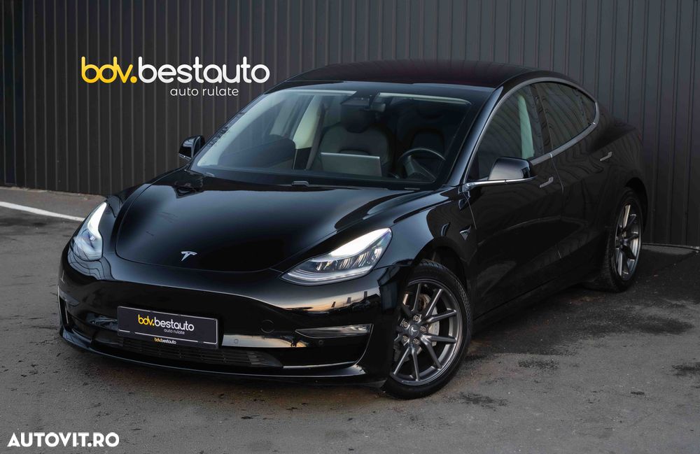 Tesla Model 3 - 1