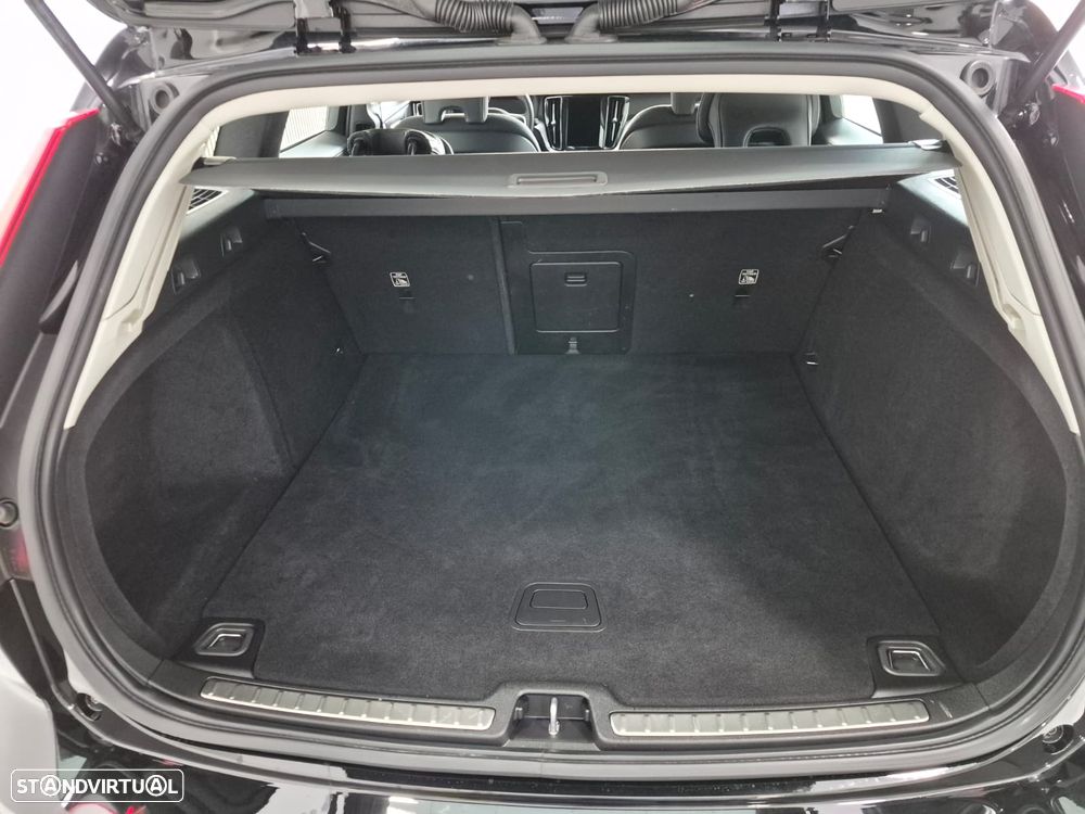 Volvo V60 2.0 B4 Momentum Core Geartronic - 19