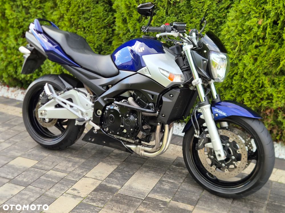 Suzuki GSR