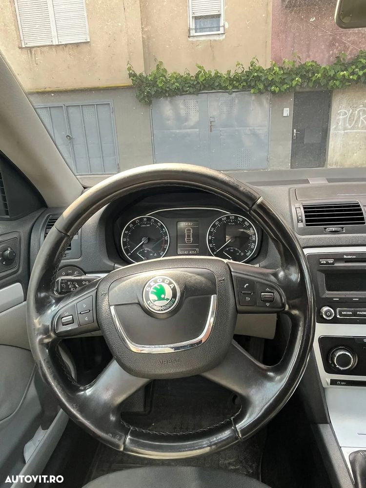 Skoda Octavia 1.6 TDI DPF Ambition - 1