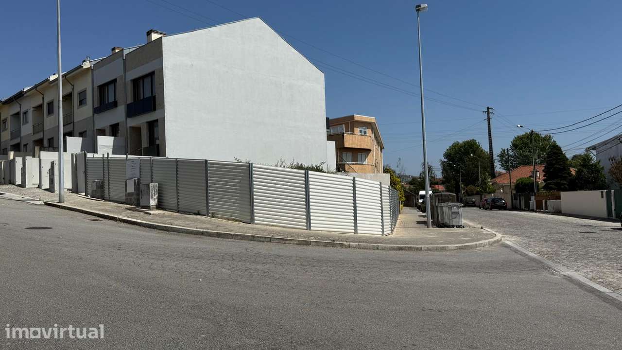 Terreno com licença construção para moradia T4 a 150m do METRO CUSTIÓ - Grande imagem: 3/14