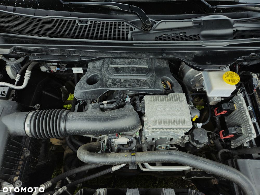 RAM 1500 5.7 Crew Cab Longbed Laramie Chrome - 36