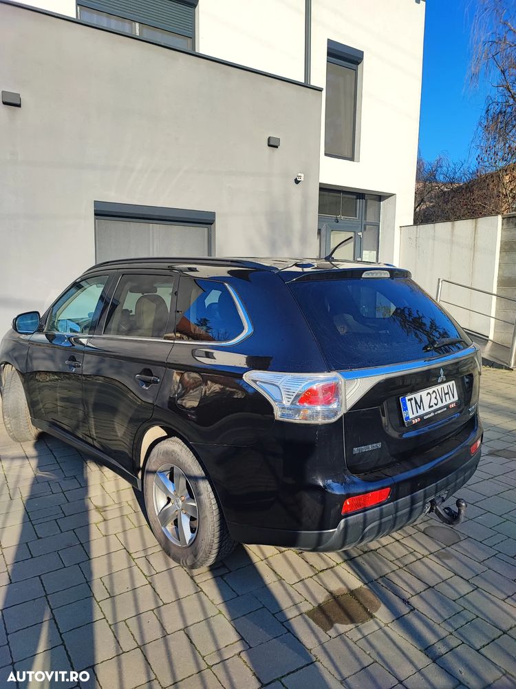 Mitsubishi Outlander 2.2 DI-D 4WD Automatik Instyle - 2