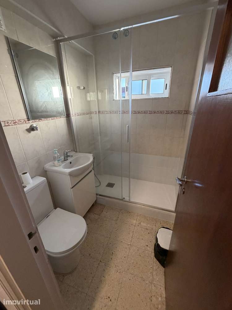 Quarto individual mobilado em Famões - Grande imagem: 2/10