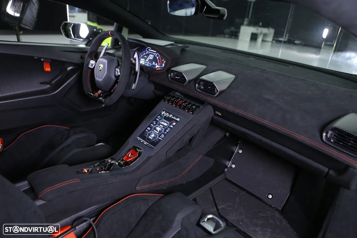 Lamborghini Huracán STO - 12