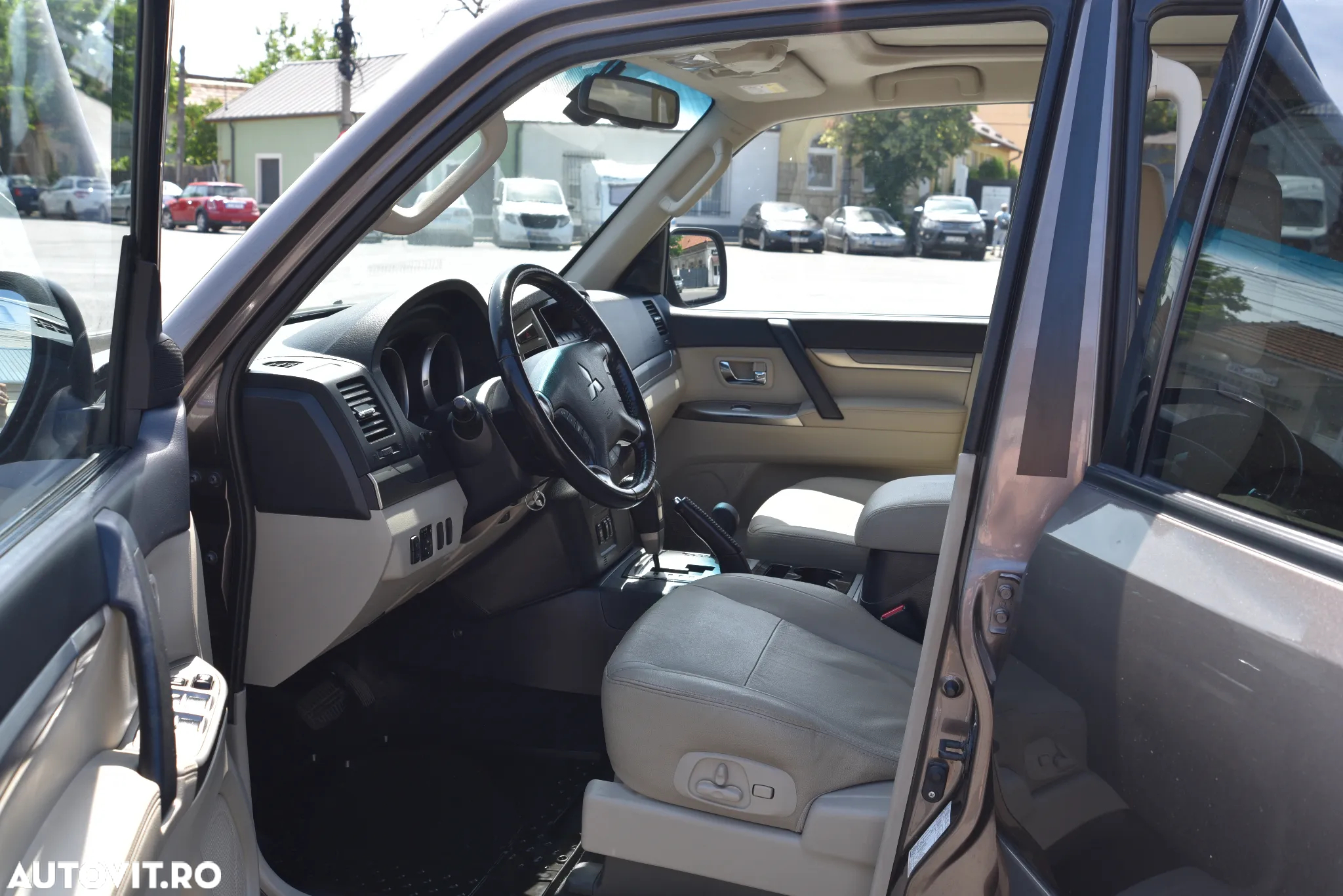 Mitsubishi Pajero - 11