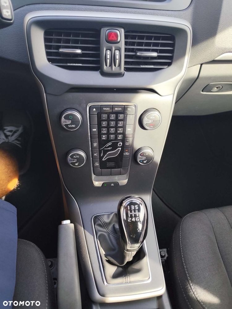 Volvo V40 D2 - 27