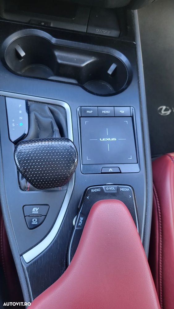 Lexus UX 250h 2.0L HEV 20H- (178 HP) 4X4 CVT F Sport - 8