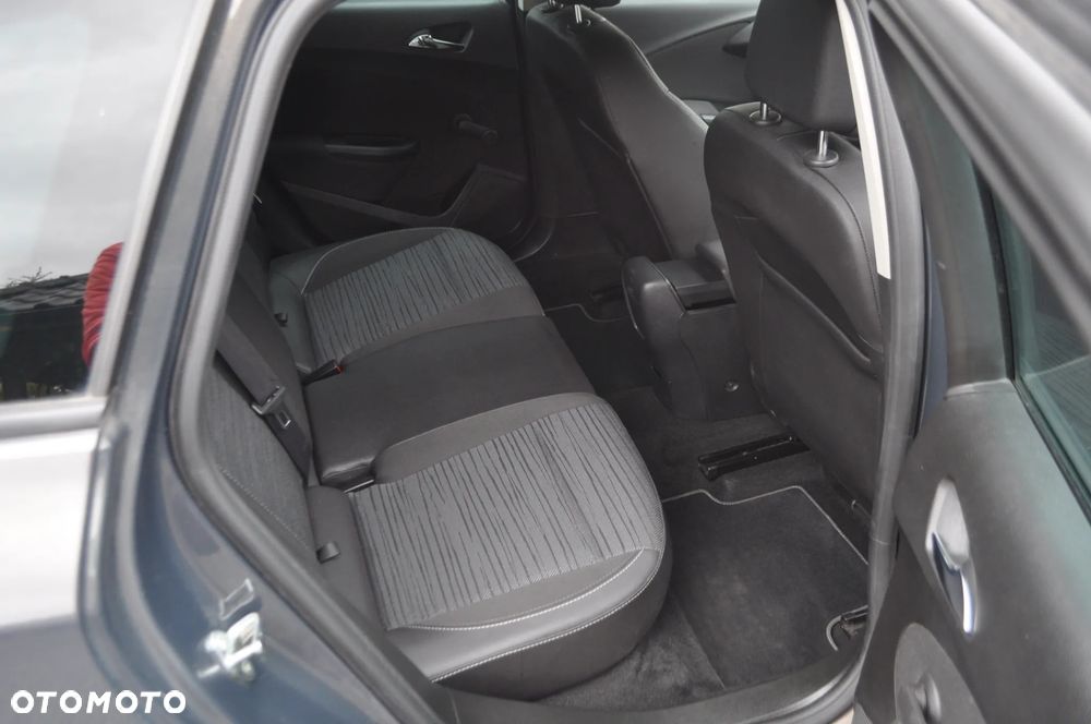 Opel Astra 1.4 Turbo Cosmo - 24