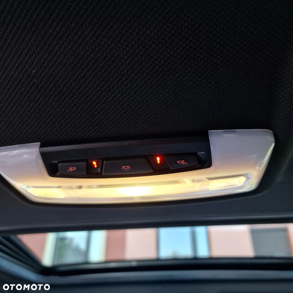 BMW Seria 3 330i xDrive M Sport - 26