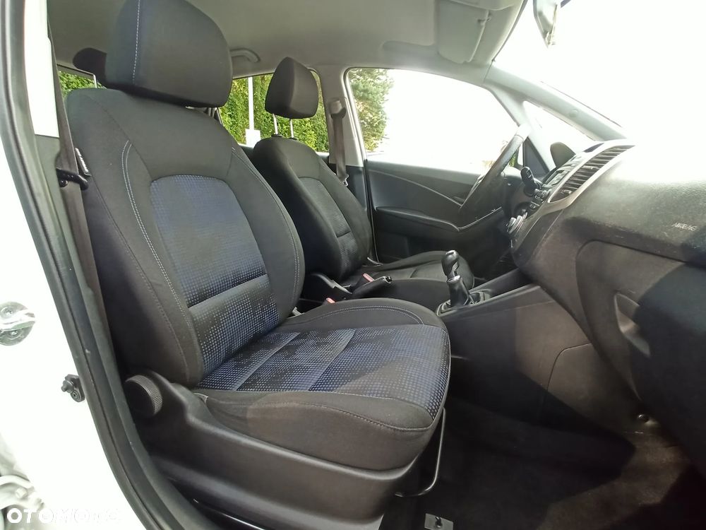 Hyundai ix20 1.4 Comfort - 19