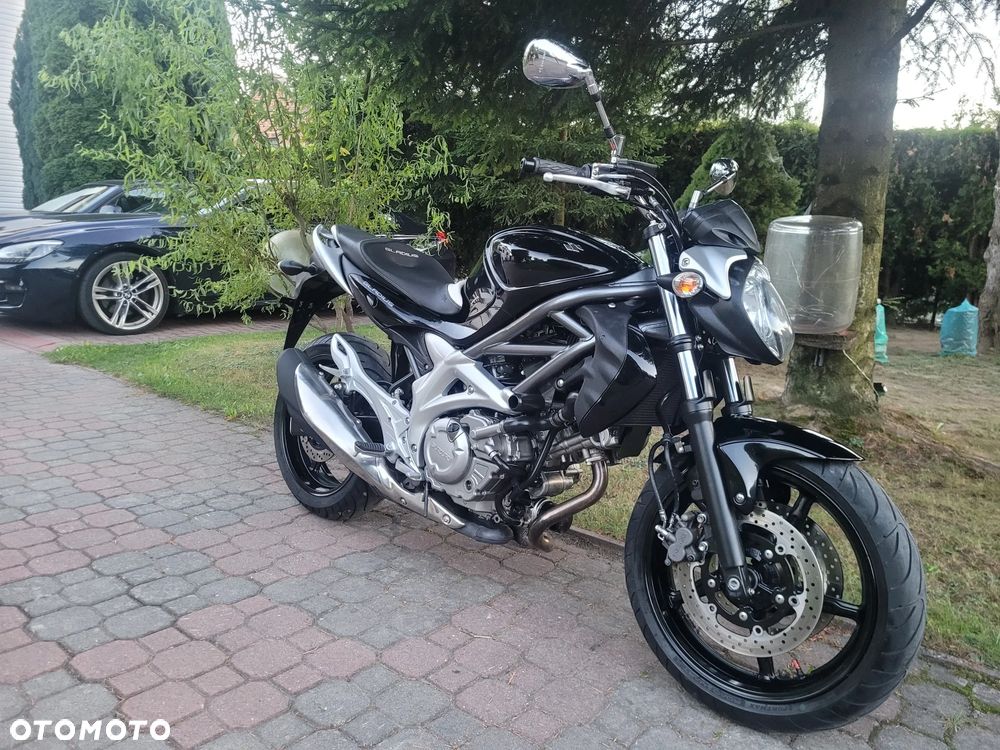Suzuki Gladius - 2
