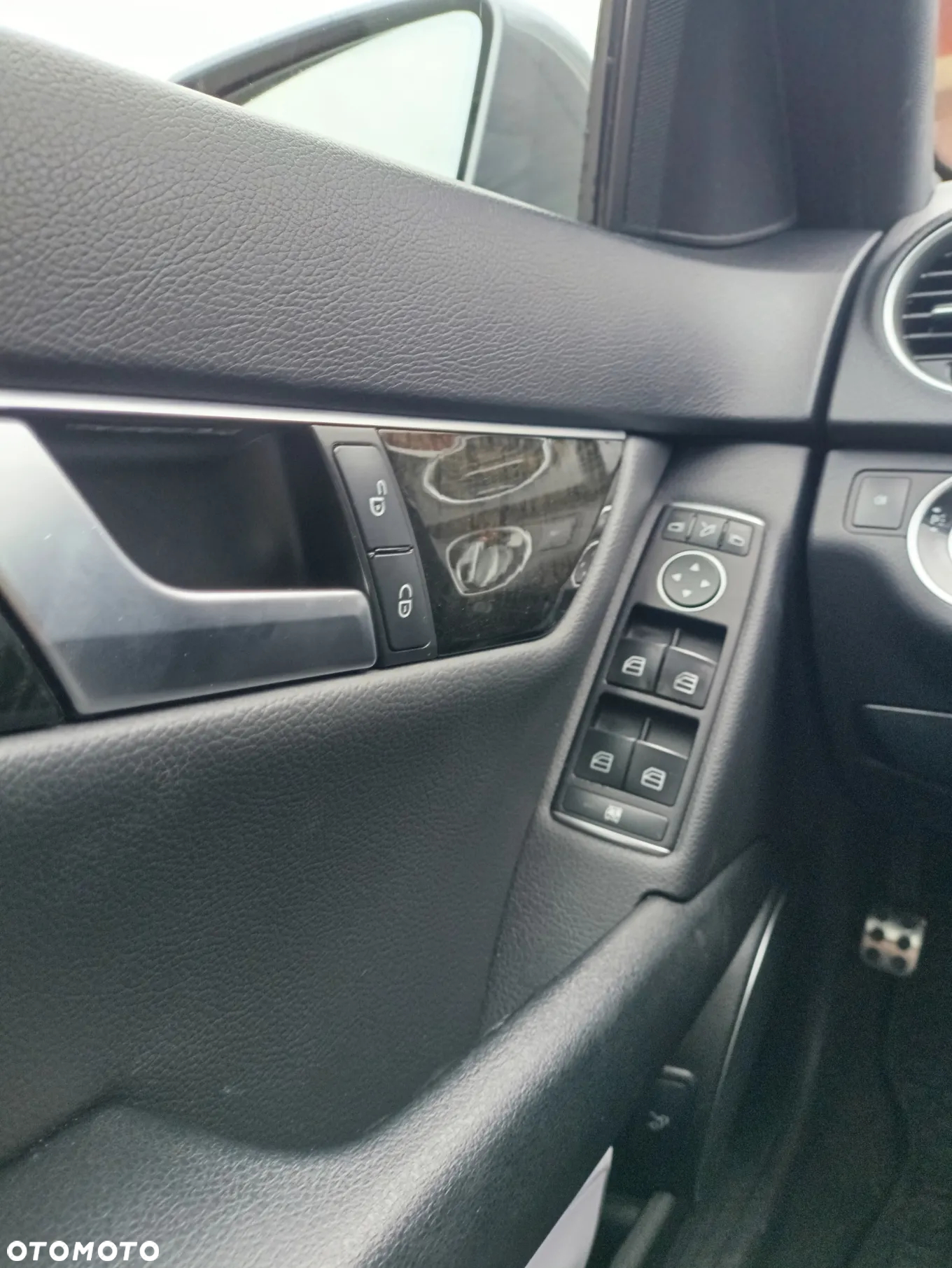 Mercedes-Benz Klasa C 350 4Matic 7G-TRONIC Avantgarde Edition - 24