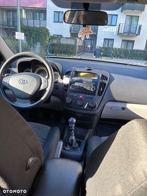 Kia Ceed 1.6 Comfort + - 6