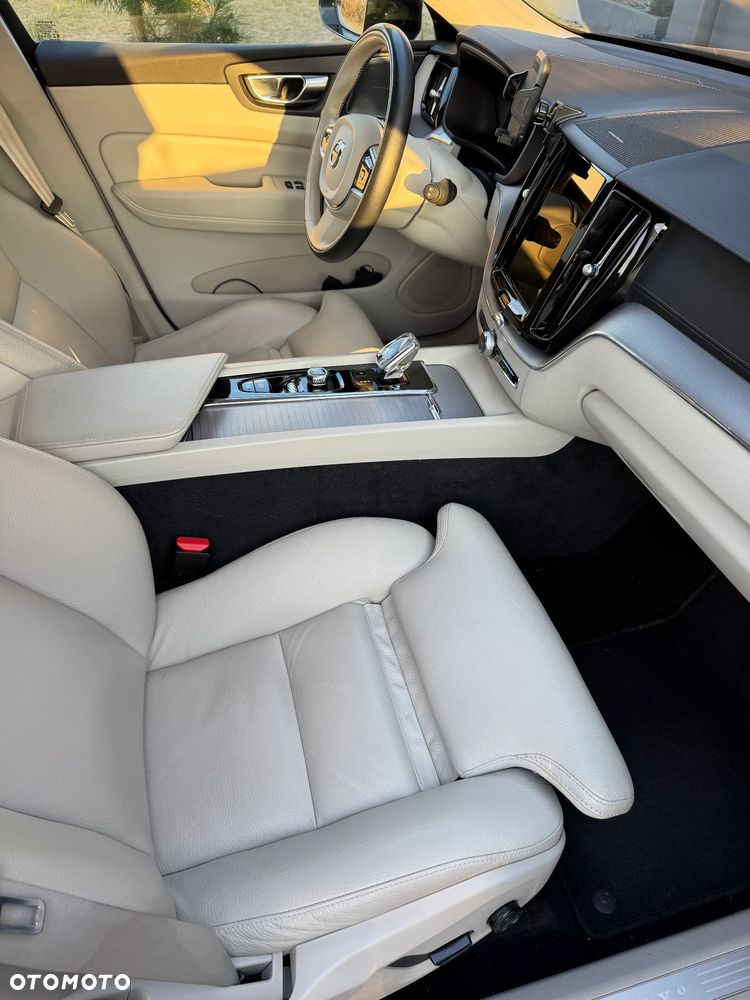 Volvo XC 60 B4 D AWD Inscription - 23