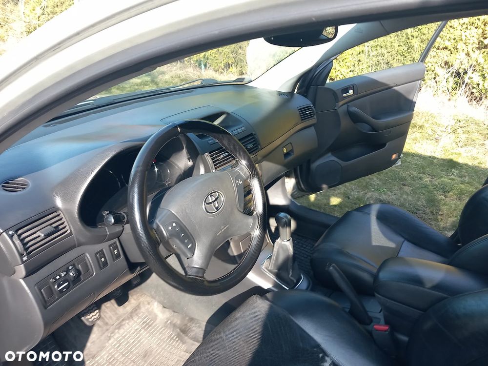 Toyota Avensis 2.0 D-4D Sol - 8
