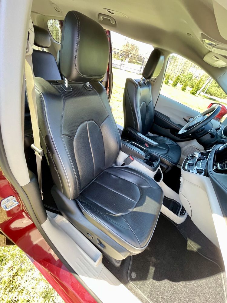 Chrysler Pacifica - 12