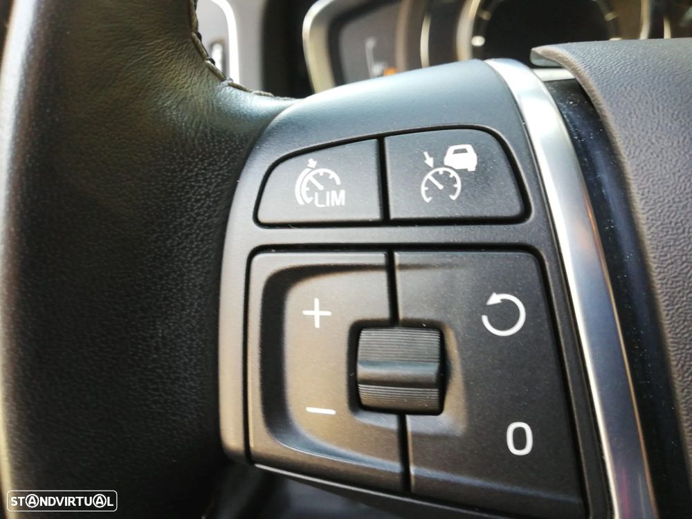 Volvo V60 2.4 D6 R-Design Sum.AWD Phev - 29
