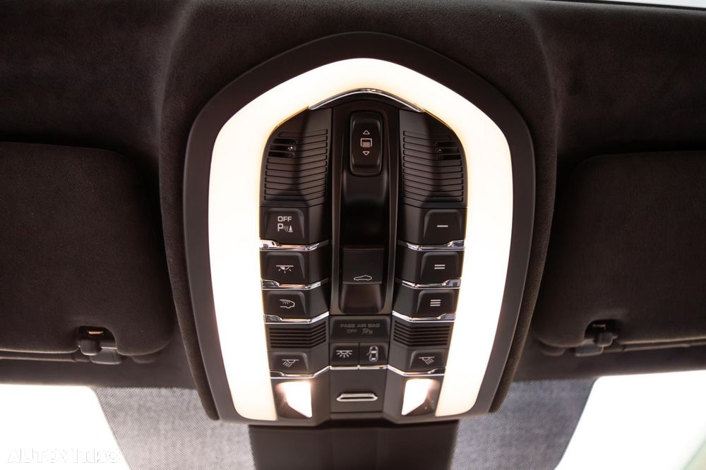 Porsche Cayenne - 32