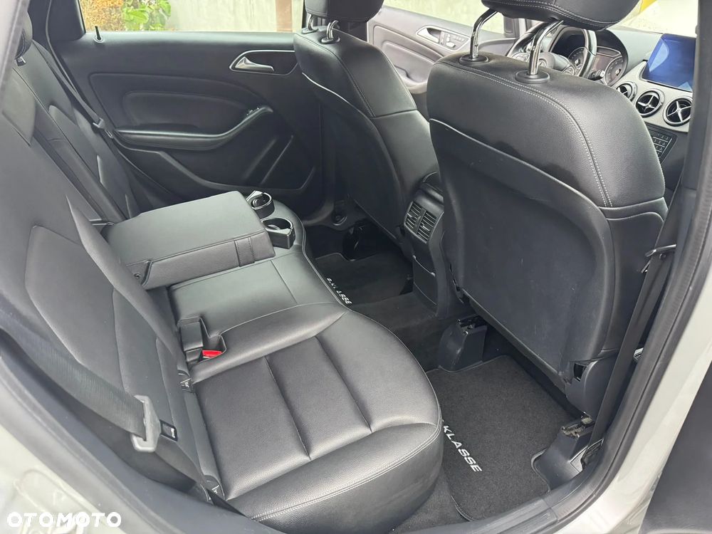 Mercedes-Benz Klasa B 250 4Matic 7G-DCT UrbanStyle Edition - 27
