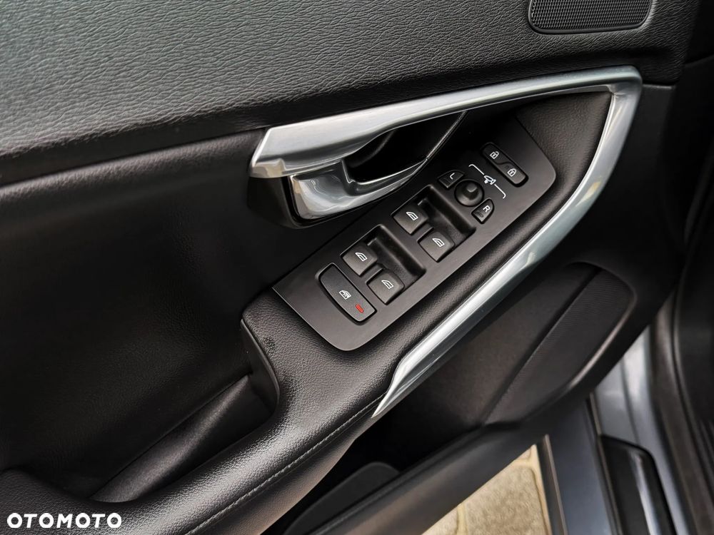 Volvo V40 D3 Summum - 24