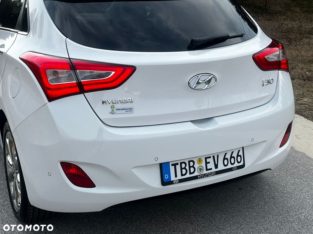 Hyundai i30 1.6 CRDi Fifa World Cup Edition - 11